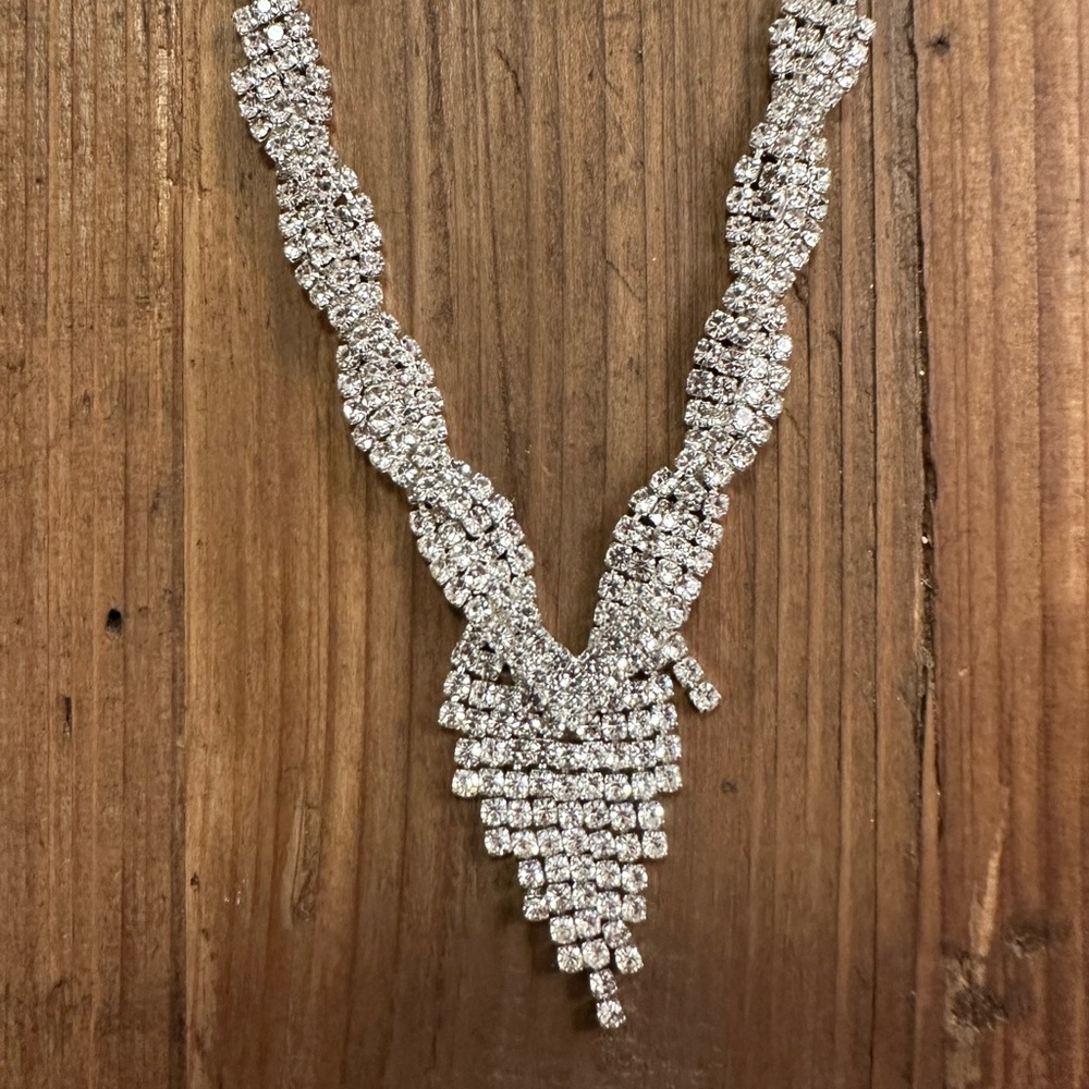 Elegant Silver Necklace
